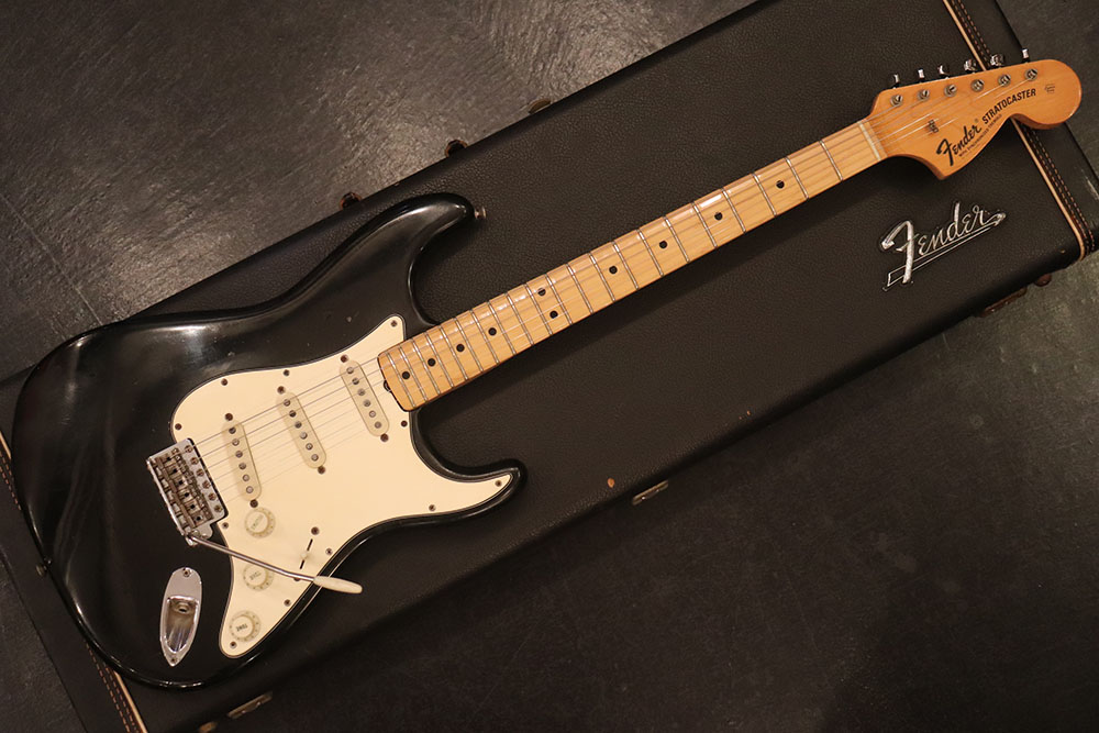 Fender 1970y[Stratocaster[“Original Black Finish with Maple Cap 