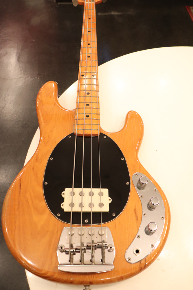 MUSIC MAN 1977y[Sting Ray Bass[“White Pickup” Pre Ernie | GUITAR